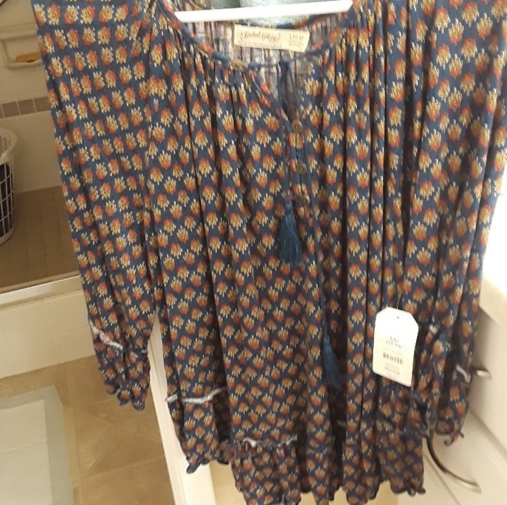 Blouse - Picture 2 of 3